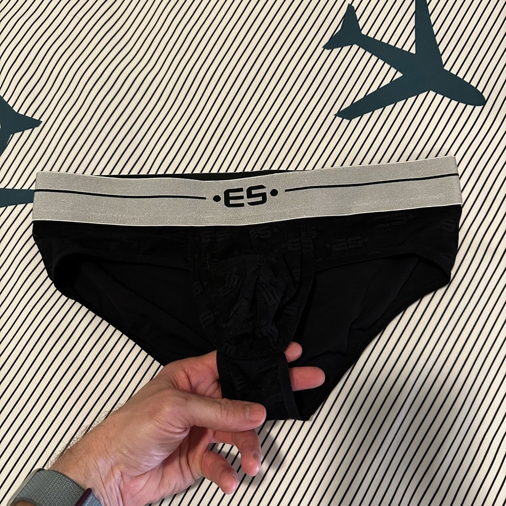Men’s bikini brief underwear. Fits a USA Medium